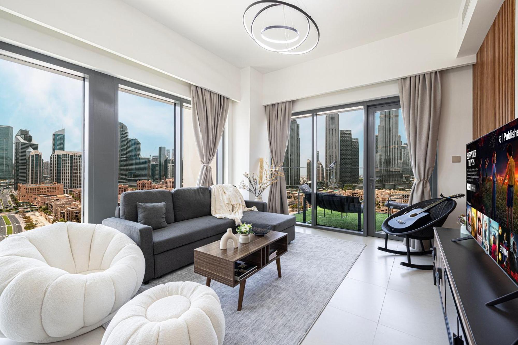 5 Minute Walk To The Fountains! Full Burj Khalifa View! 5-star Pool & Gym!