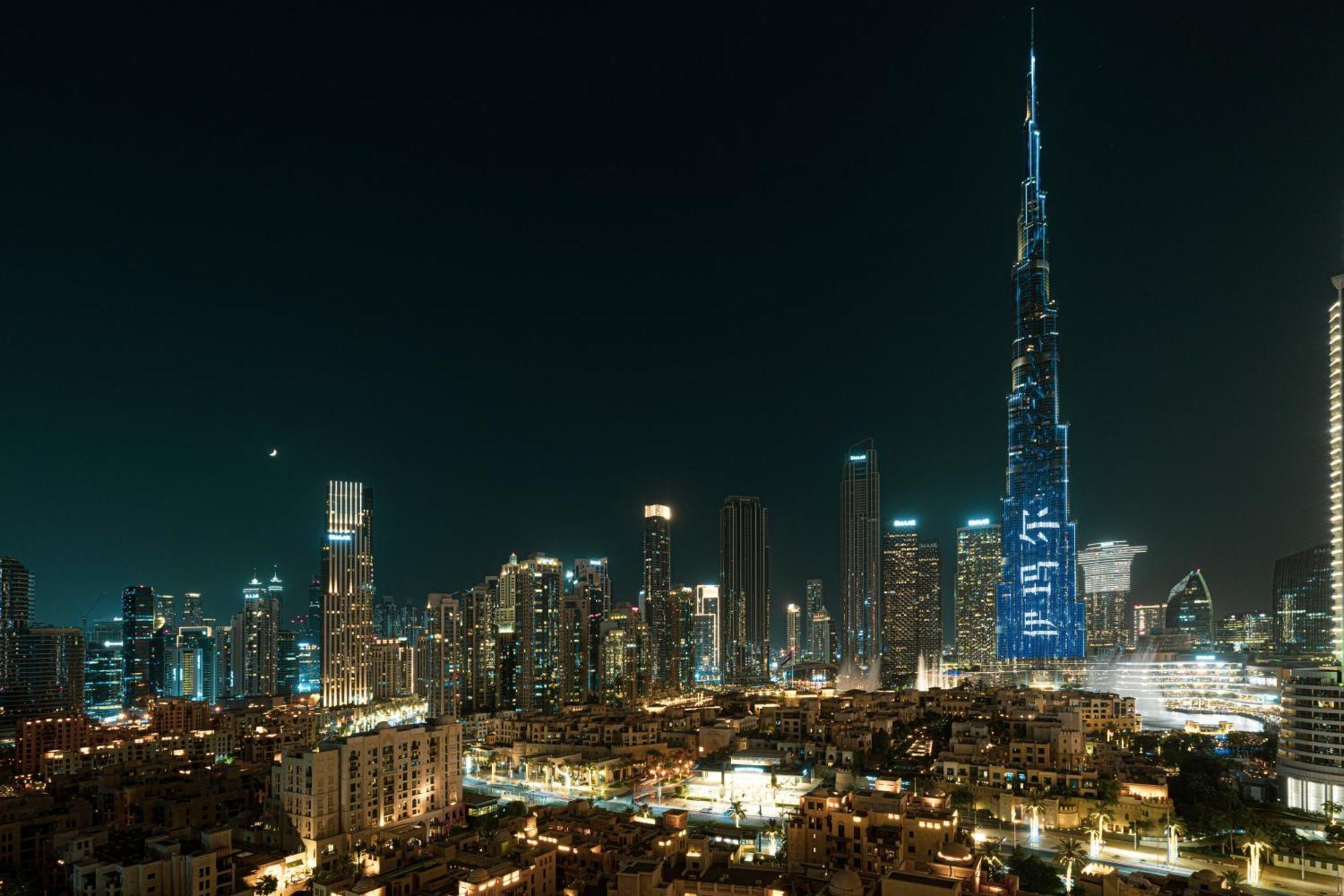 5 Minute Walk To The Fountains! Full Burj Khalifa View! 5-star Pool & Gym! Apartment