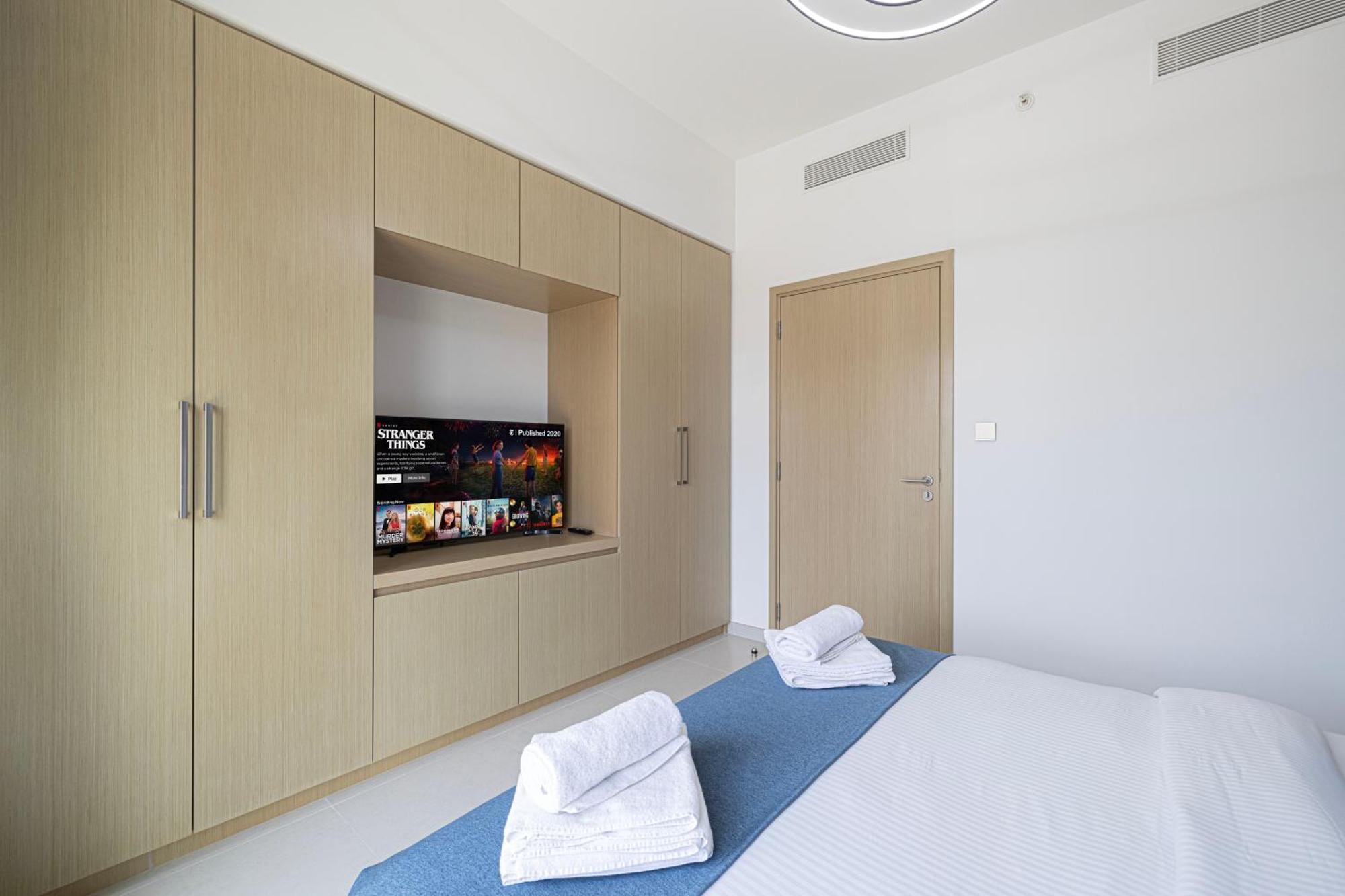 Apartment 5 Minute Walk To The Fountains! Full Burj Khalifa View! 5-star Pool & Gym! Dubai