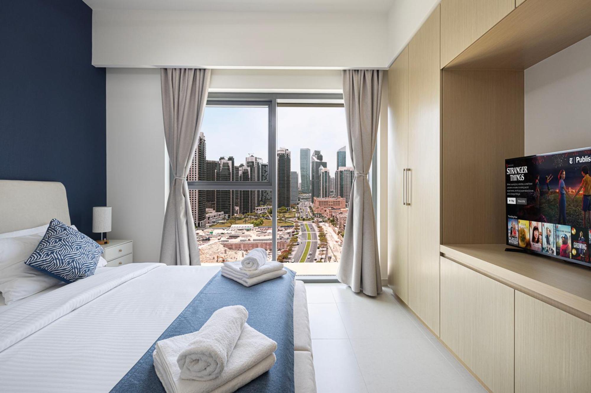 5 Minute Walk To The Fountains! Full Burj Khalifa View! 5-star Pool & Gym! Apartment *
