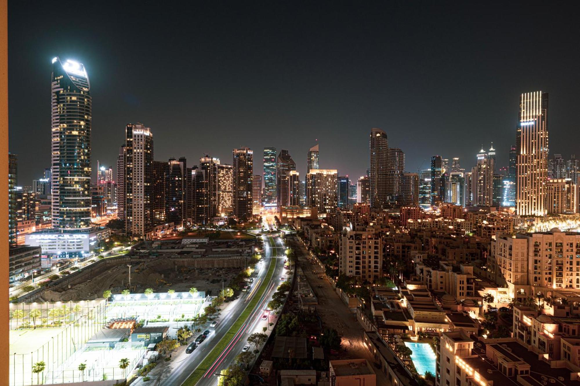5 Minute Walk To The Fountains! Full Burj Khalifa View! 5-star Pool & Gym! Apartment Dubai