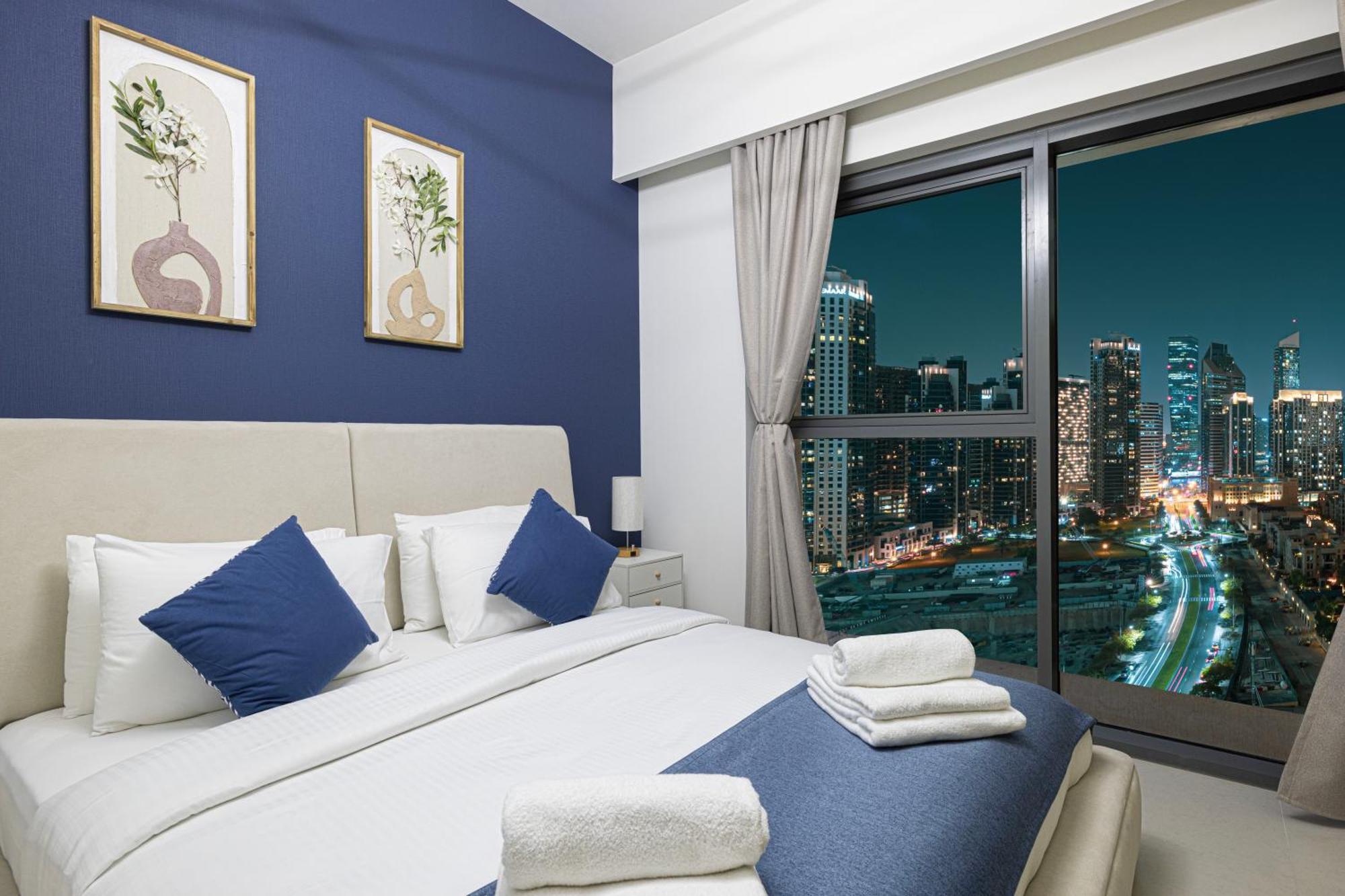 Apartment 5 Minute Walk To The Fountains! Full Burj Khalifa View! 5-star Pool & Gym! Dubai