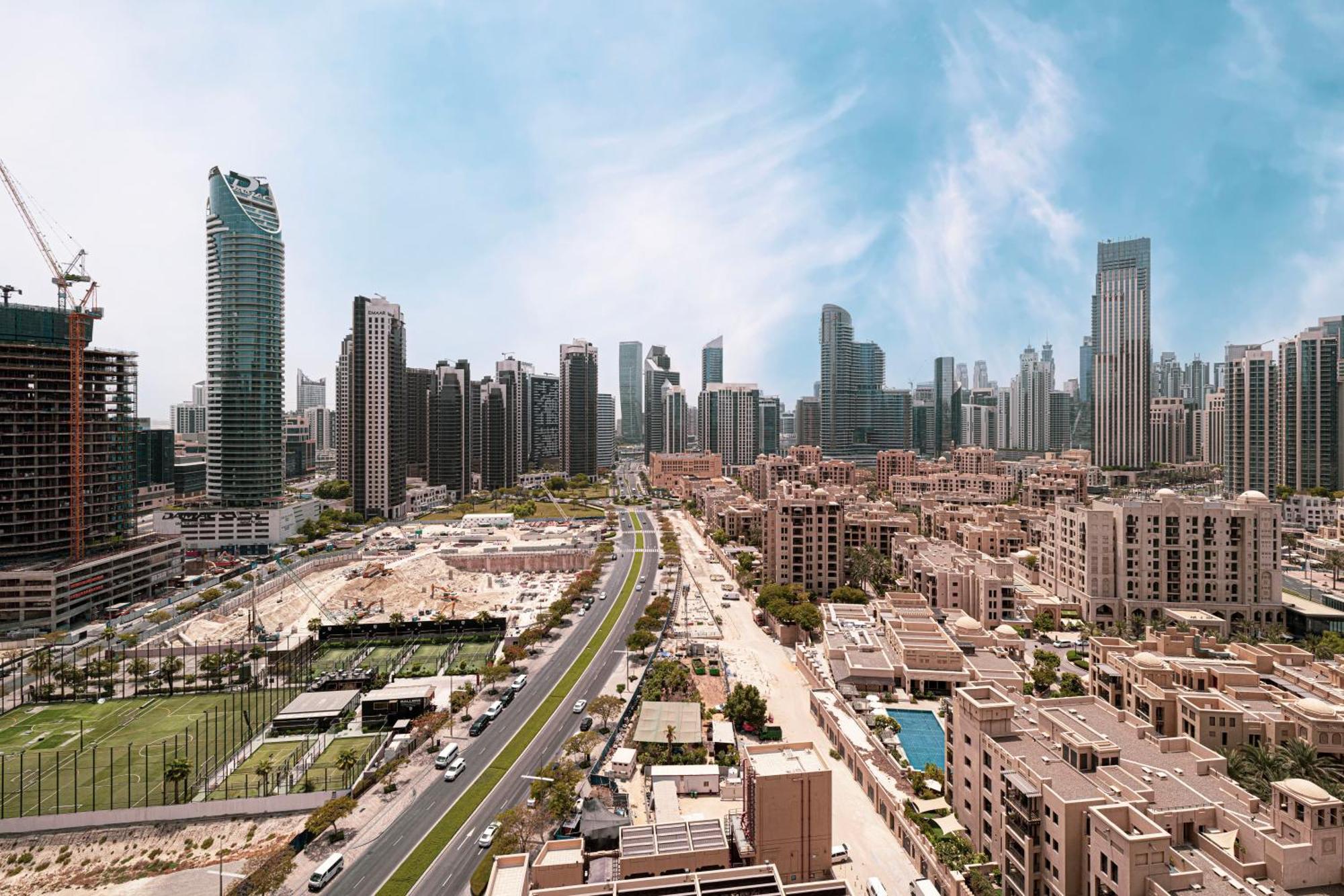 5 Minute Walk To The Fountains! Full Burj Khalifa View! 5-star Pool & Gym! Apartment *