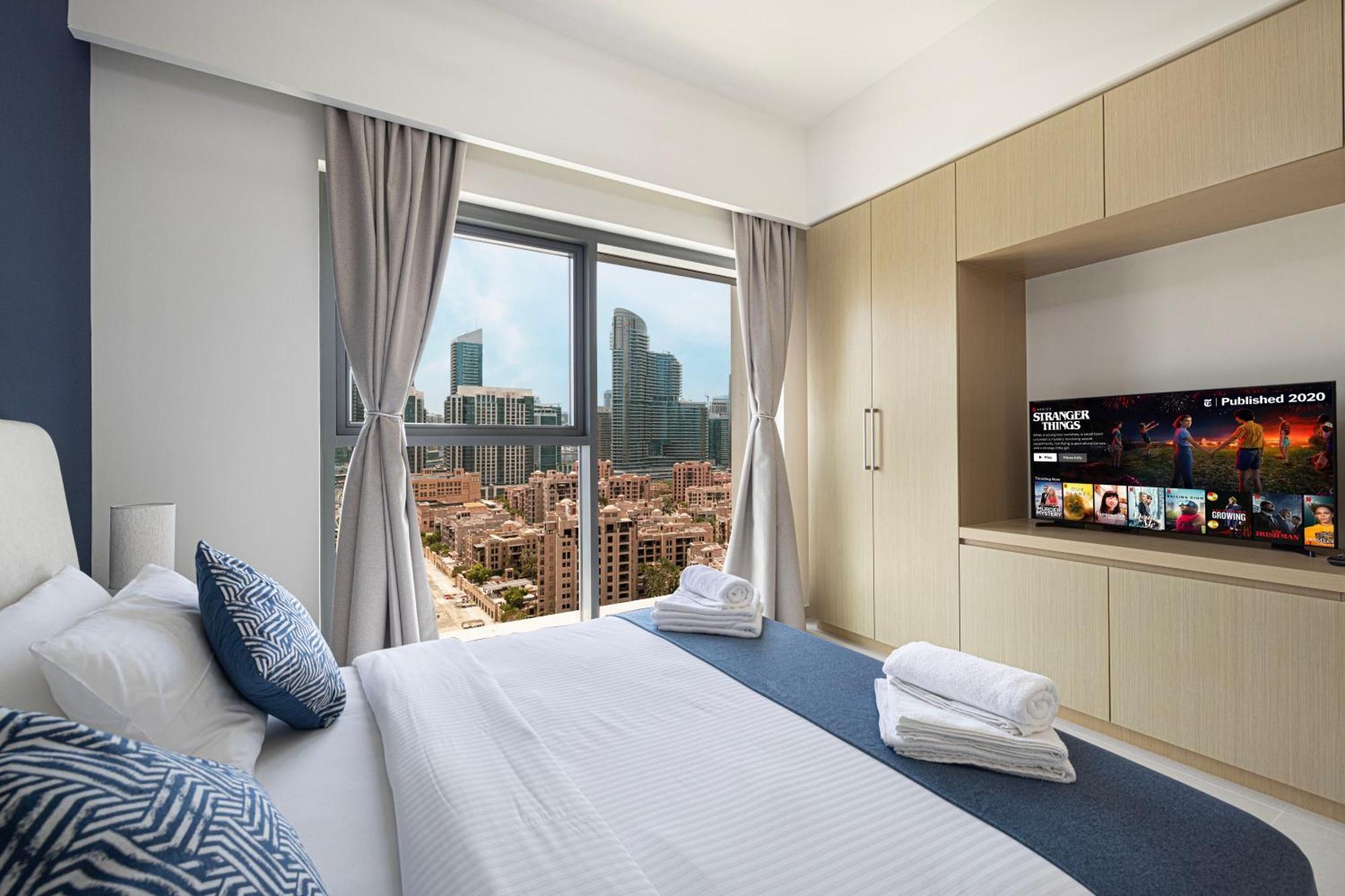 5 Minute Walk To The Fountains! Full Burj Khalifa View! 5-star Pool & Gym! * Dubai