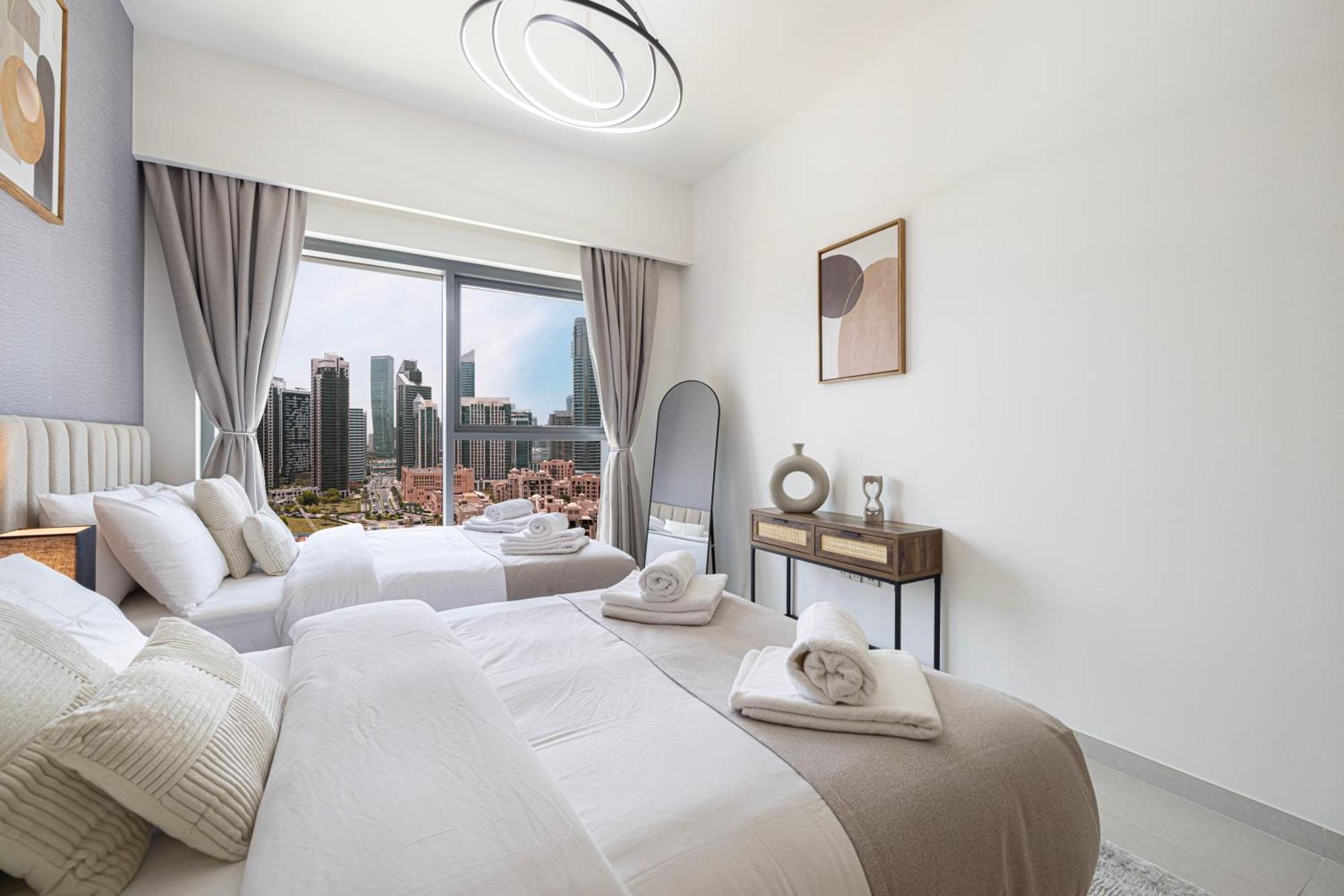 Apartment 5 Minute Walk To The Fountains! Full Burj Khalifa View! 5-star Pool & Gym! Dubai
