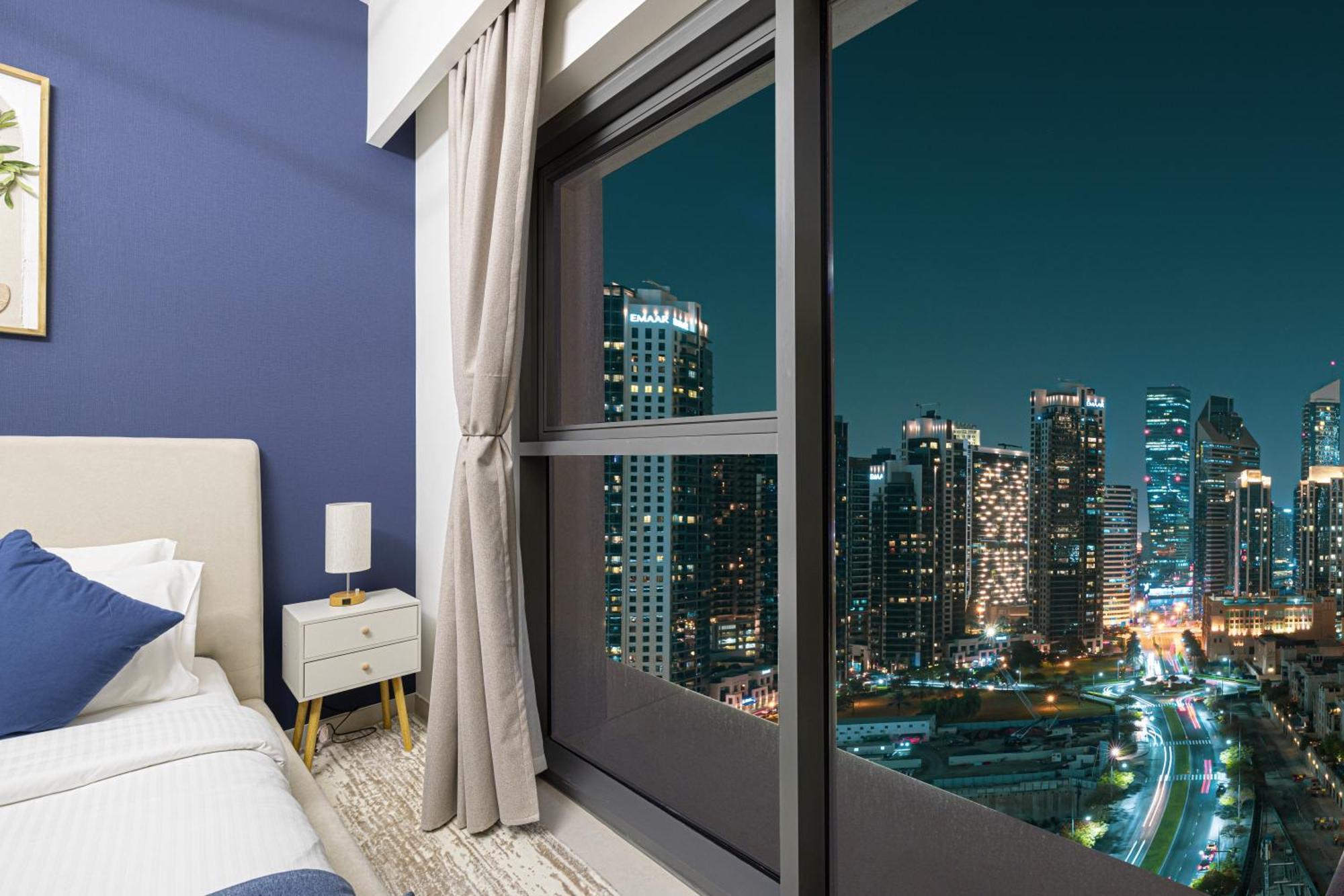 Apartment 5 Minute Walk To The Fountains! Full Burj Khalifa View! 5-star Pool & Gym! *