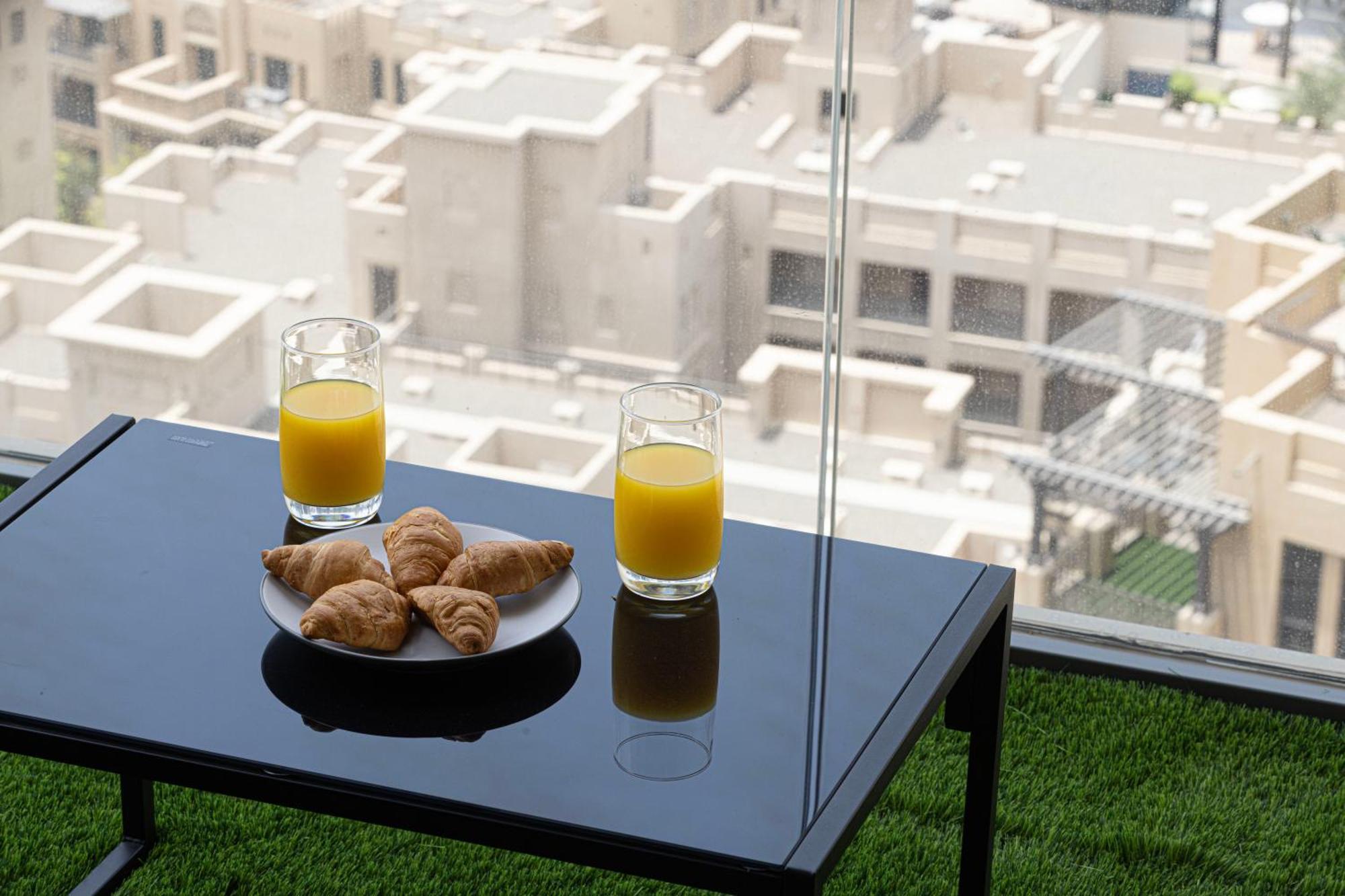 Apartment 5 Minute Walk To The Fountains! Full Burj Khalifa View! 5-star Pool & Gym!