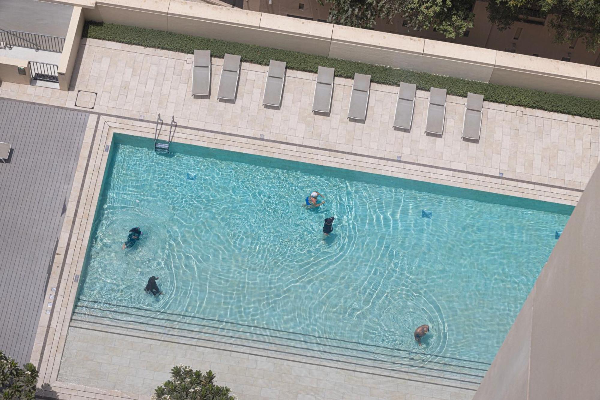 Apartment 5 Minute Walk To The Fountains! Full Burj Khalifa View! 5-star Pool & Gym! *