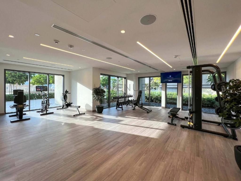 Apartment 5 Minute Walk To The Fountains! Full Burj Khalifa View! 5-star Pool & Gym! *