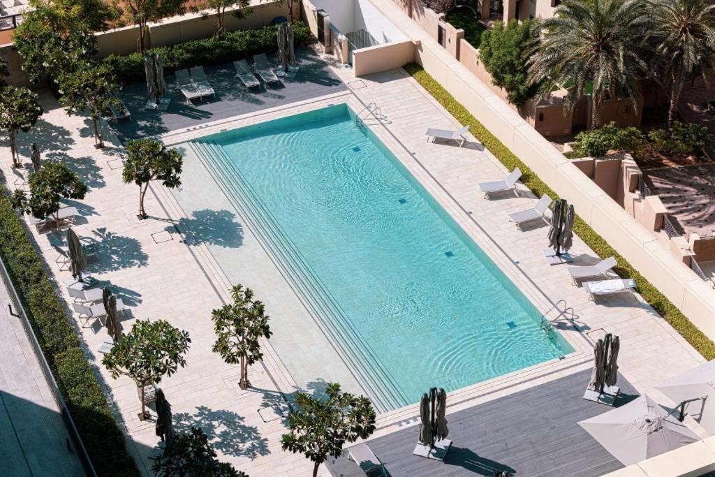 5 Minute Walk To The Fountains! Full Burj Khalifa View! 5-star Pool & Gym! *