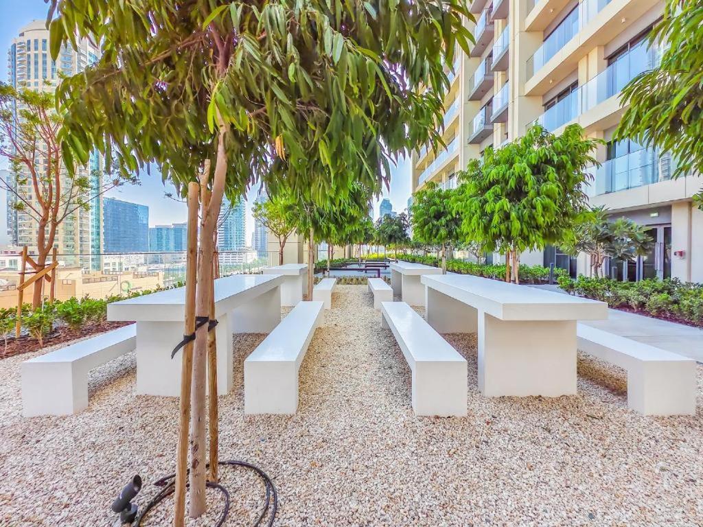 5 Minute Walk To The Fountains! Full Burj Khalifa View! 5-star Pool & Gym!