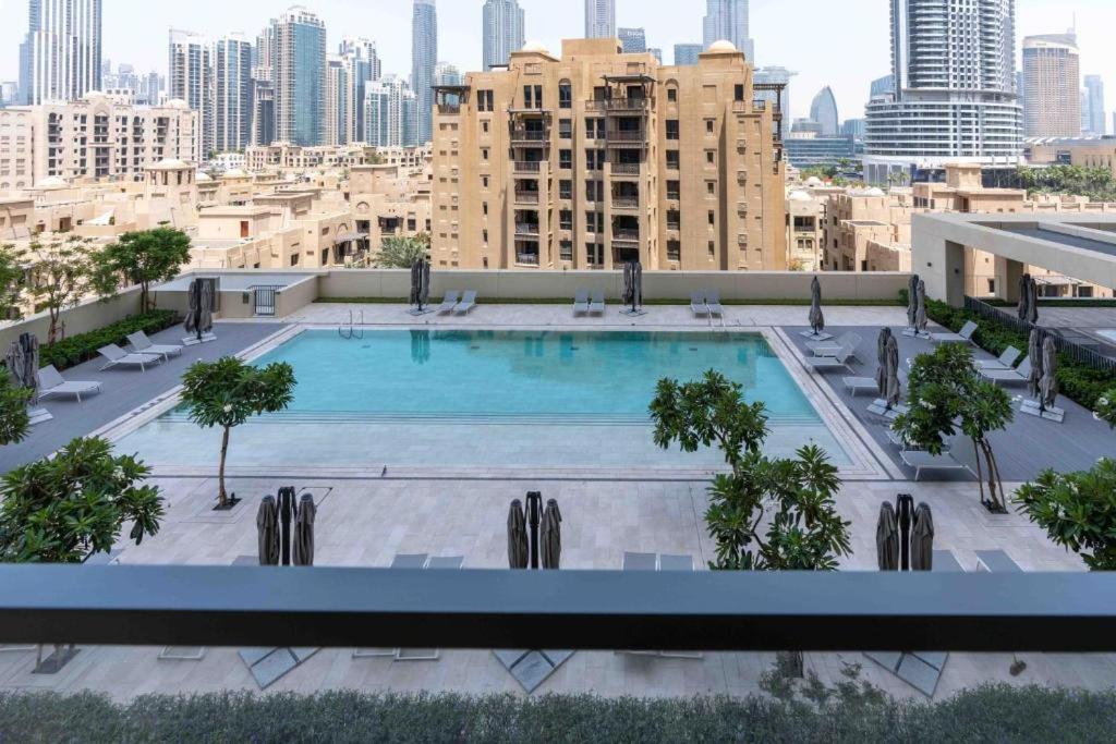 5 Minute Walk To The Fountains! Full Burj Khalifa View! 5-star Pool & Gym! *